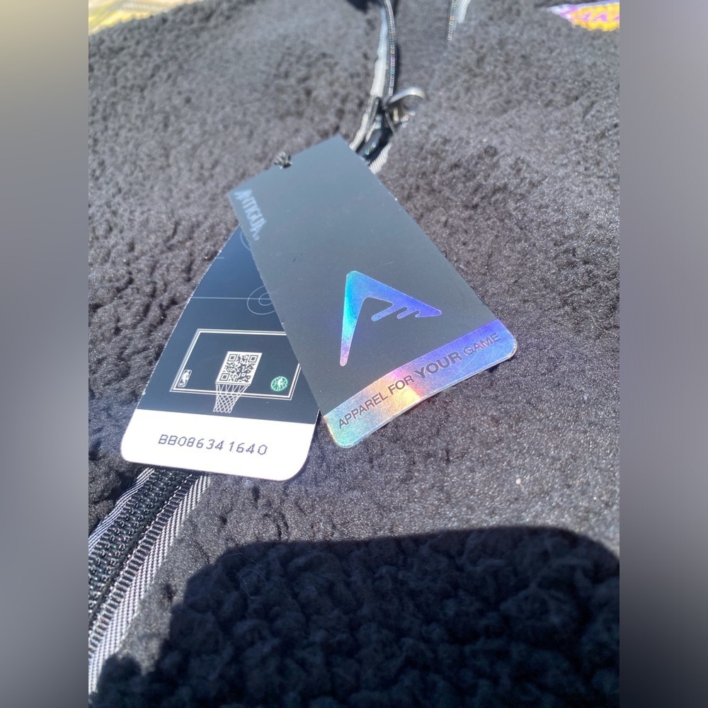 NWT LA Lakers X Antigua Lightweight Black Sherpa Zip Front Vest with Pockets - Picture 5 of 7